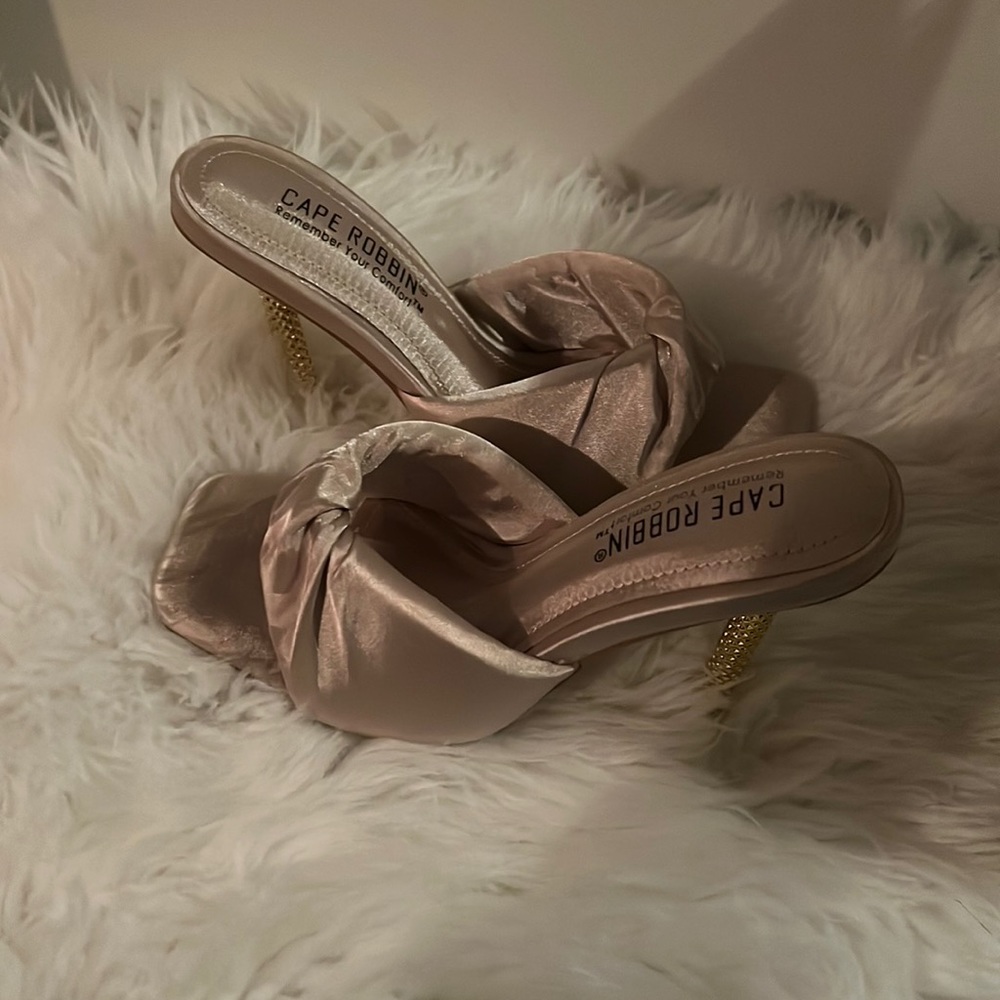 Cute Satin Off white  and Gold Heels